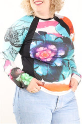 חולצה חדשה בפרינט צבעוני- M